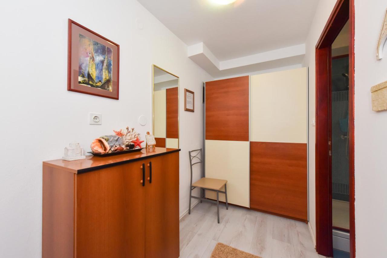 Lovely Apartment In The Groundfloor Zadar Exterior foto