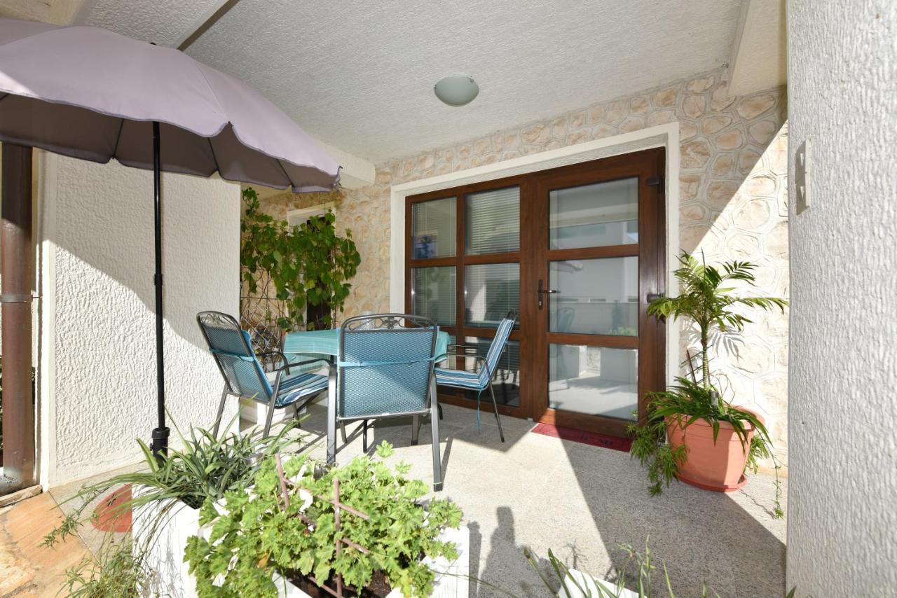 Lovely Apartment In The Groundfloor Zadar Exterior foto