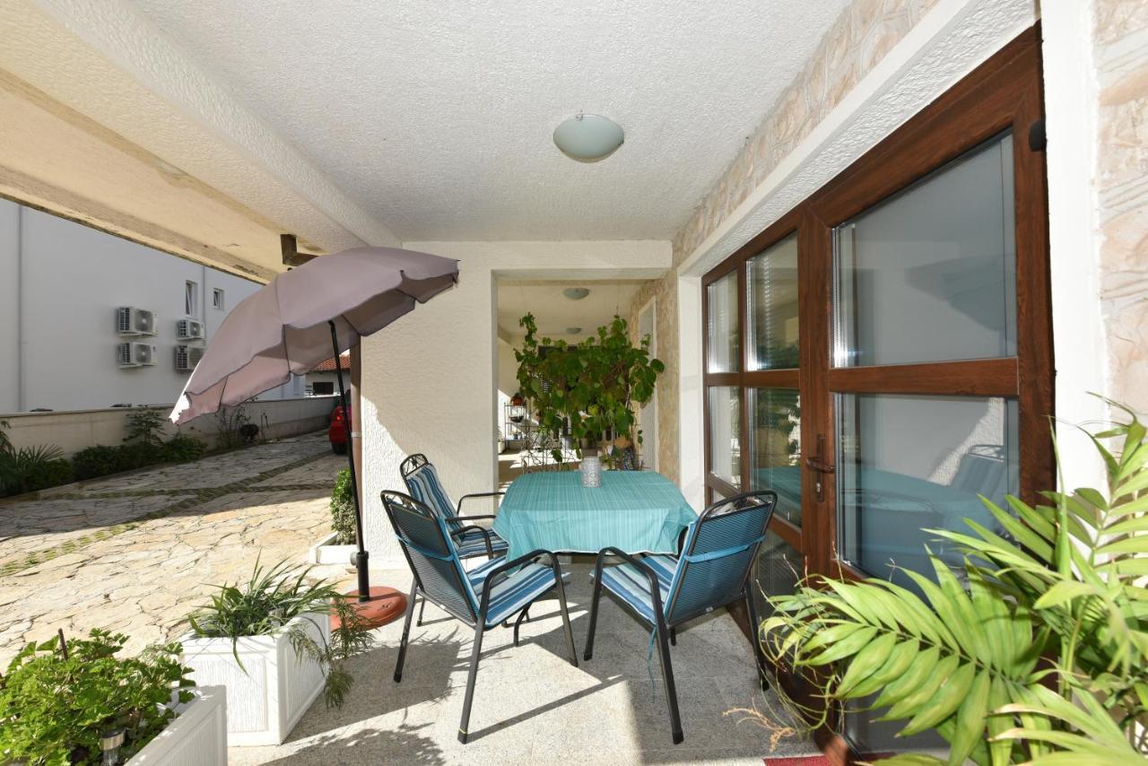Lovely Apartment In The Groundfloor Zadar Exterior foto