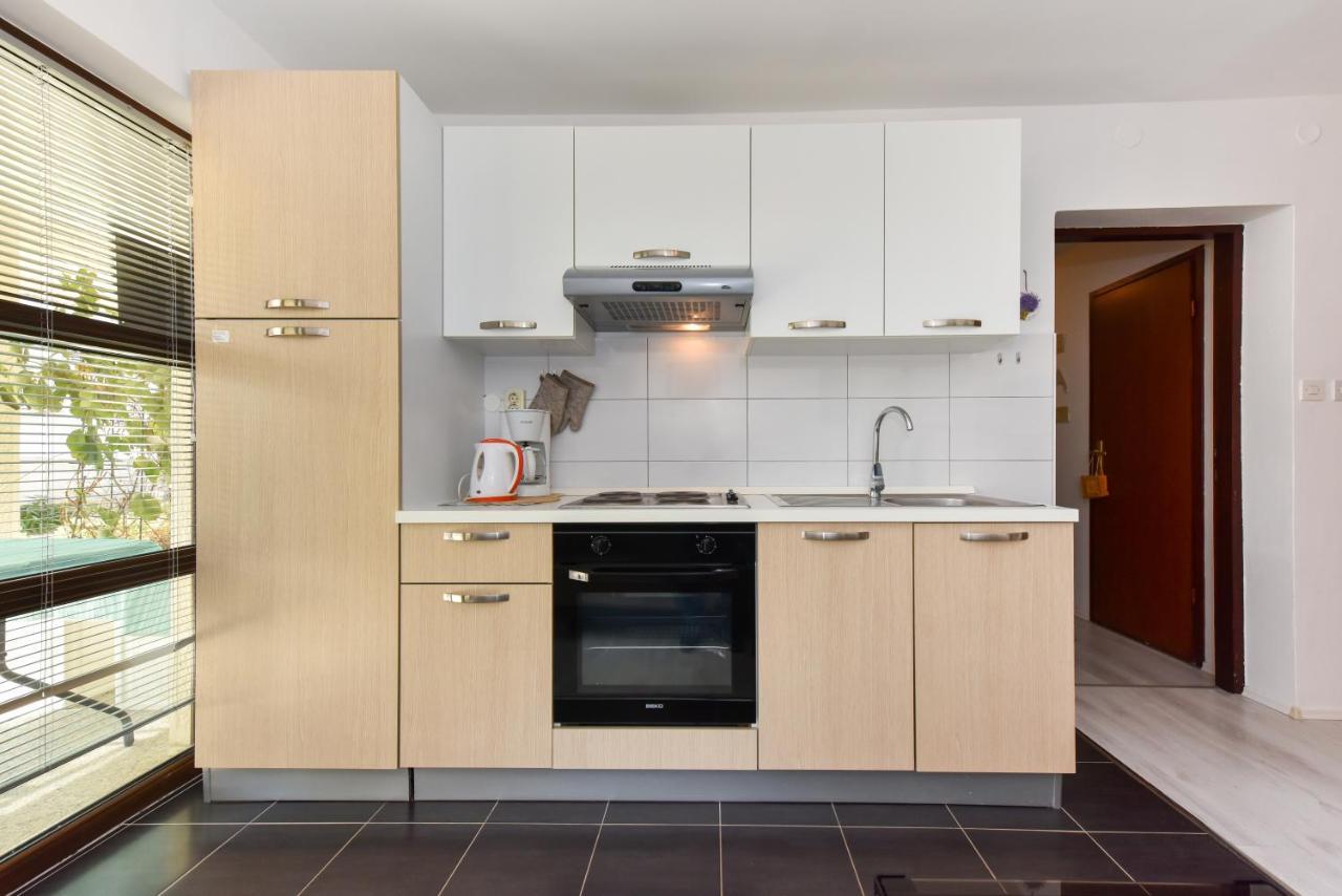 Lovely Apartment In The Groundfloor Zadar Exterior foto