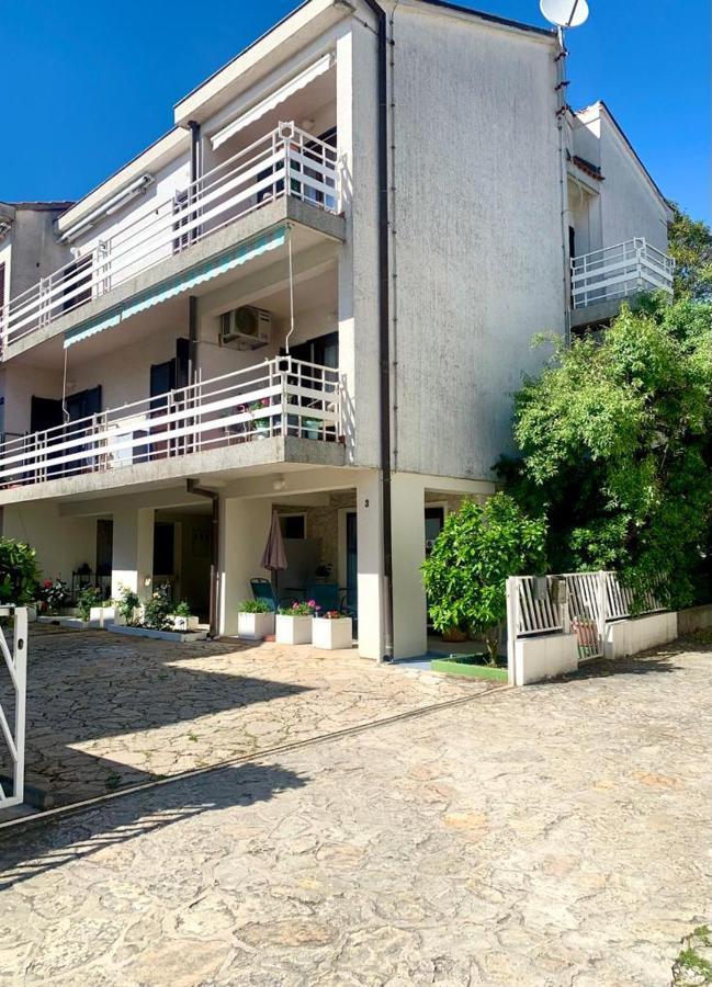 Lovely Apartment In The Groundfloor Zadar Exterior foto